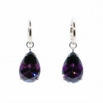 Goldene Ohrringe mit austauschbaren lila Anhängern