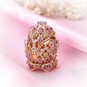 Russische Goldschmuck. Topas, Amethyst, Chrysolith