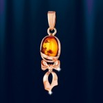 Goldanhaenger mit Bernstein