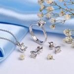 Set aus Weissgold mit Diamanten