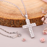 Silbercollier mit Kreuzanhänger