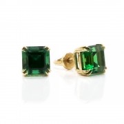 Stilvolle Goldohrringe mit gezüchteten Smaragden