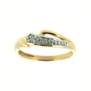 Goldring mit Diamanten