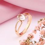 Золотое кольцо с топазом 585