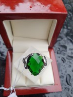 Серебряное кольцо с зеленым кварцем