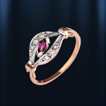 Золотое кольцо  с бриллиантами и рубинами