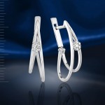 Goldene Ohrringe mit Diamanten