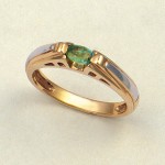 Золотое кольцо с изумрудами