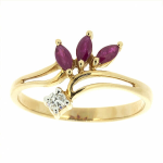 Золотое кольцо с рубинами и бриллиантом