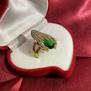 Позолоченное кольцо. Фианиты и зелёный турмалин