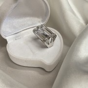 Серебряное кольцо "Эксклюзив". Фианиты