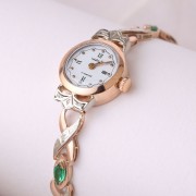 Часы женские Чайка с золотым браслетом. Изумруды & Бриллианты