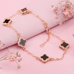 Золотой браслет с ониксом ⌀ 6 мм