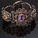 Armband mit Edelstene. Silber 