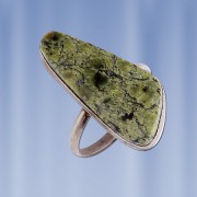 Ring mit Serpentin 