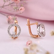 Goldohrringe. Diamanten