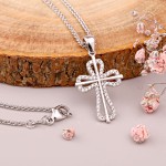 Серебряное колье с крестиком