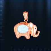 Anhaenger mit Opal. Rotgold