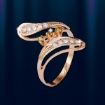 Goldring mit Chrysolith. Russisches Goldschmuck