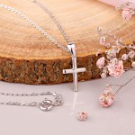 Серебряное колье с крестиком