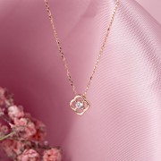 Goldene Halskette mit Zirkonia