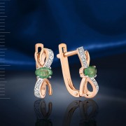 Goldene Ohrringe "Diamantenschleifen", mit Smaragd