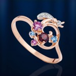 Ring mit Edelsteine. Bicolor