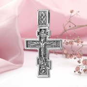 Серебряный нательный крест с распятием