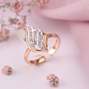 Золотое кольцо "Лепесток". Бриллианты