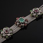 Armband. Smaragde, Rubine