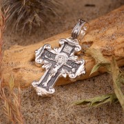 Silberkreuzanhaenger mit Kruzifix