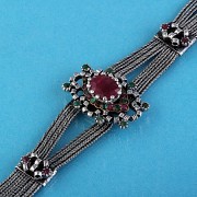 Armband mit Edelstene. Silber 