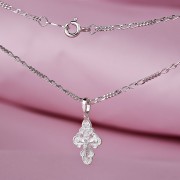  Halskette mit Kreuzanhaenger