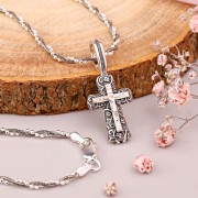 Collier mit Kreuzanhänger