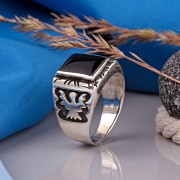 Серебряное кольцо-печатка. Оникс