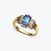 Goldring mit Topas und Diamanten