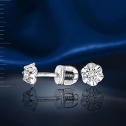 Goldene Ohrstecker mit Diamanten