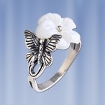  Ring aus Silber mit Perlmutt