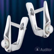 Ohrringe aus Silber mit Perlen