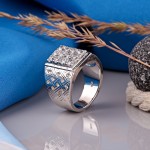Серебряное кольцо-печатка "Роскошь". Фианиты