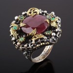 Silberring. Rubinen, Smaragde