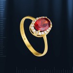 Goldging mit Granat. Russisches Gold