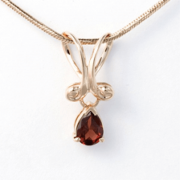 Goldanhänger mit Granat